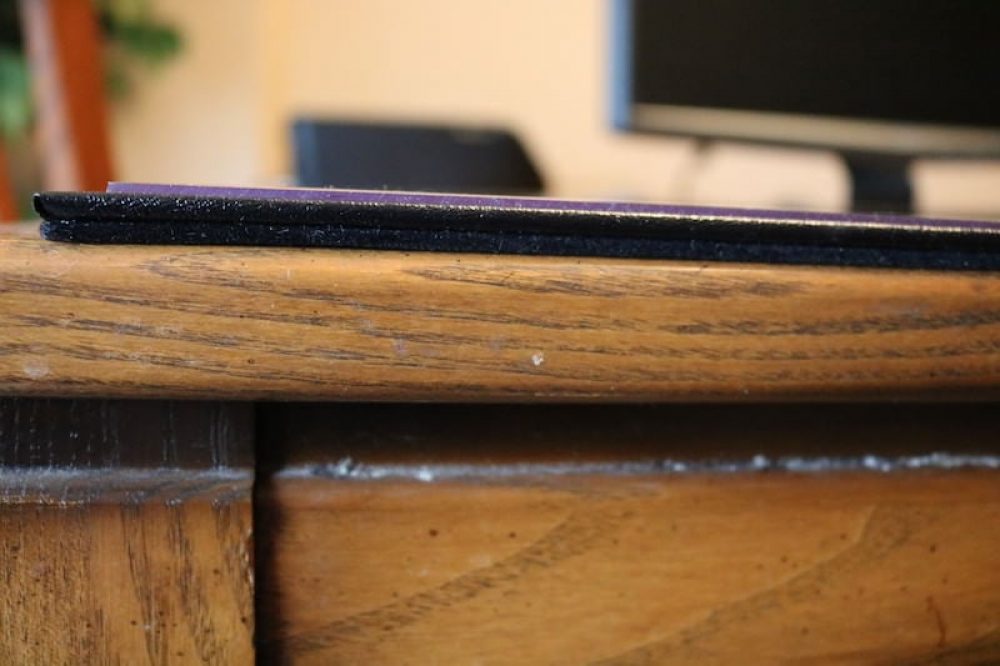 Close up on thickness of deskpad